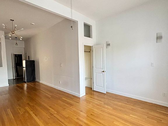 3rd image of 433 Rogers Ave APT 9