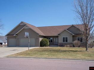 2302 Abbywood Ln, North Mankato, MN 56003