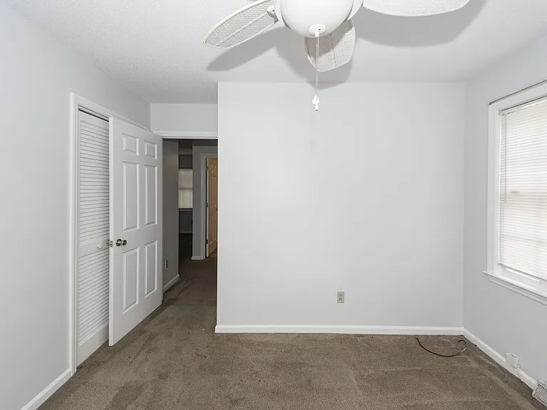 305 Chessington Cir — Photo 29