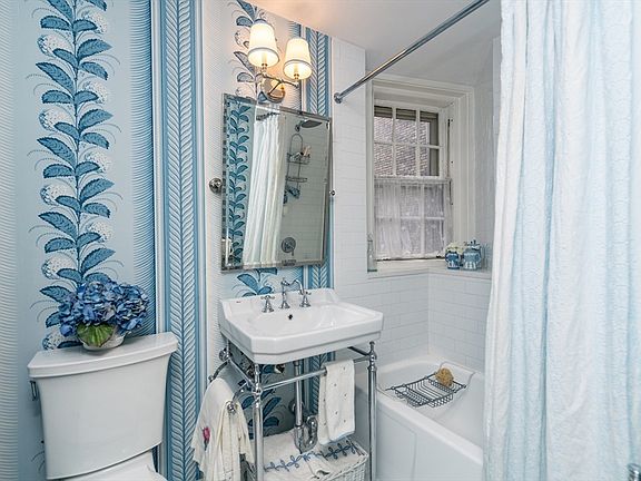 5th image of 97 Mount Vernon St Unit 3