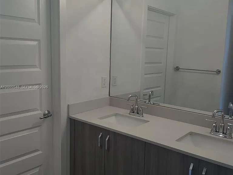 640 Pioneer Way #640 — Photo 28