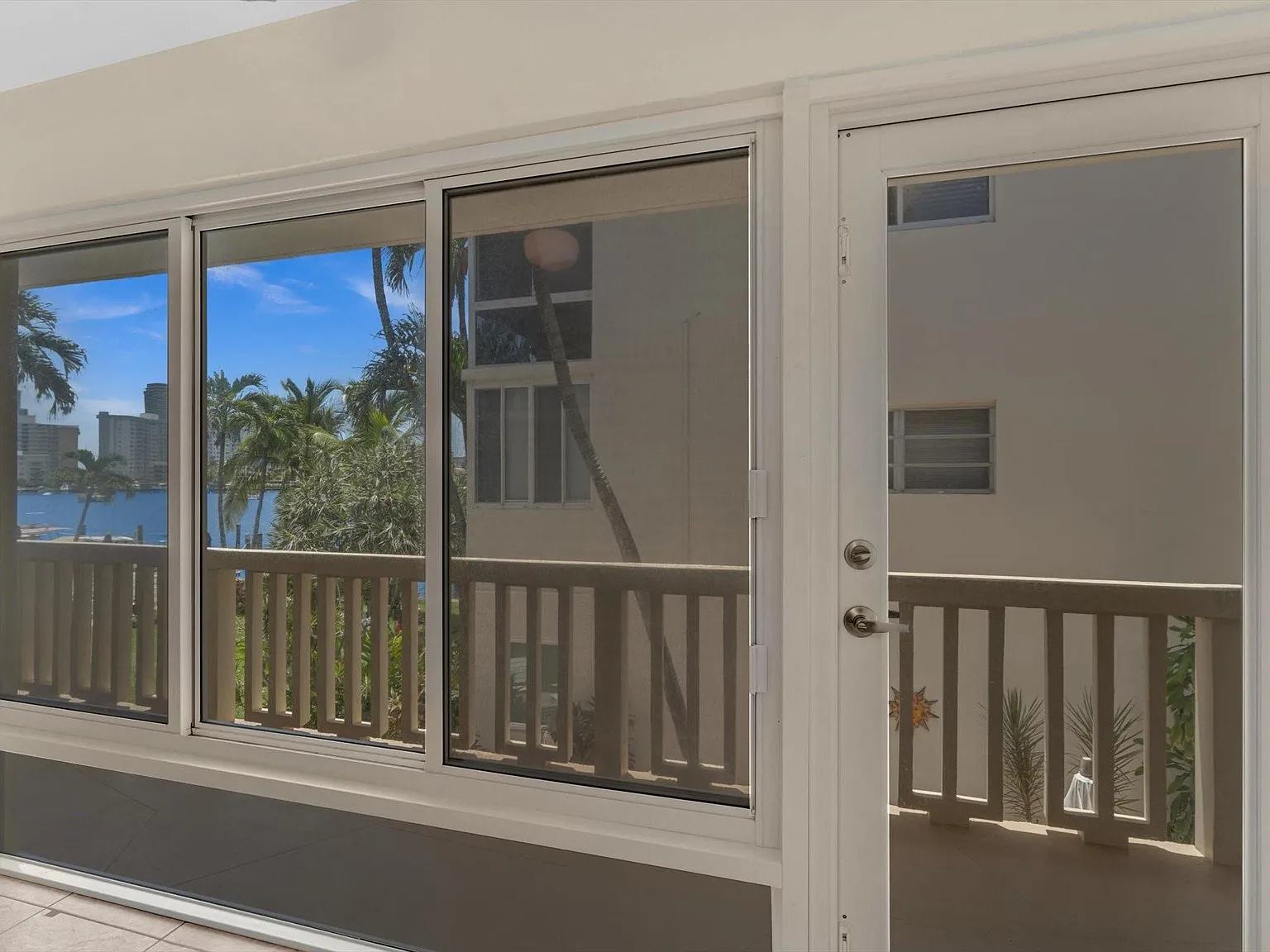 1 bed, 1.0 bath, 855 sqft, $2,200 — Photo 2