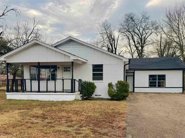 900 Vesta Ave, Gladewater, TX 75647