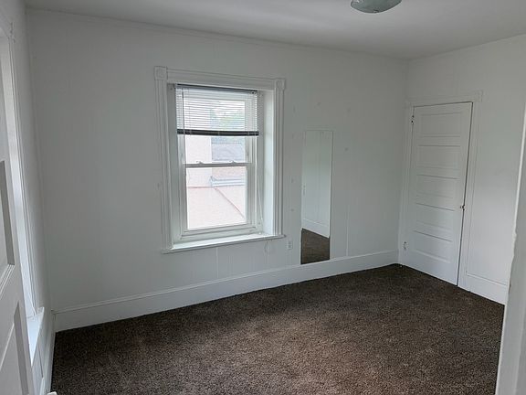 5th image of 2766 Mount Carmel Ave Floor 2