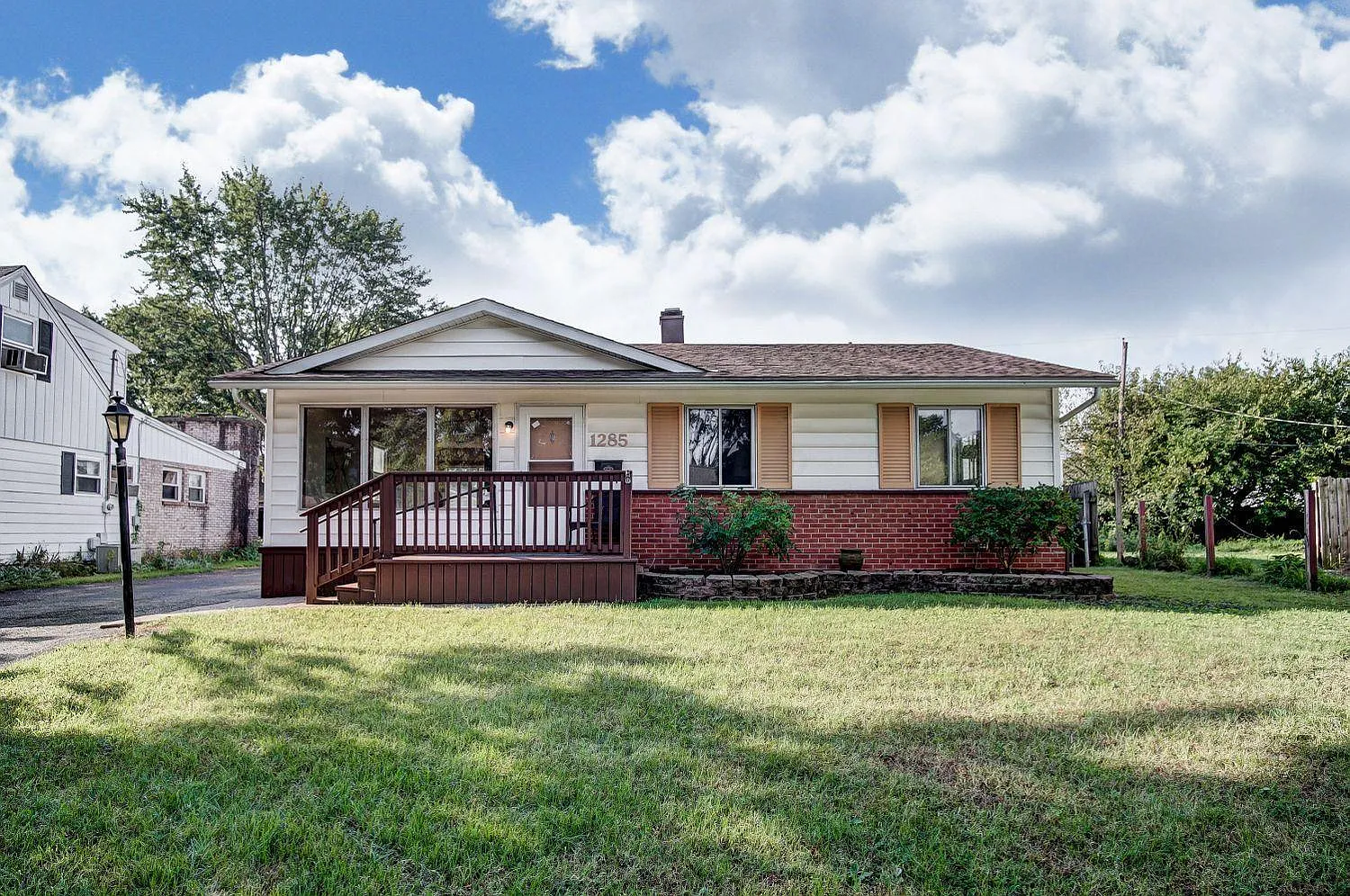 1285 Evaline Dr photo 1