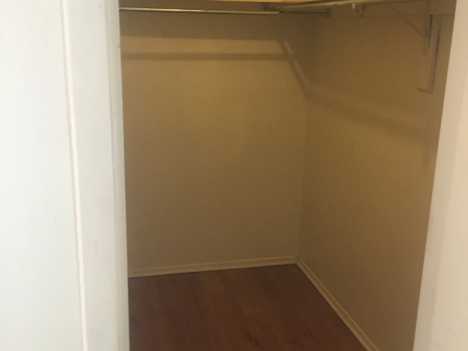 Hampshire Apartments — Photo 4