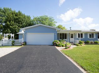 891 Seymour Lake Rd, Oxford, MI 48371