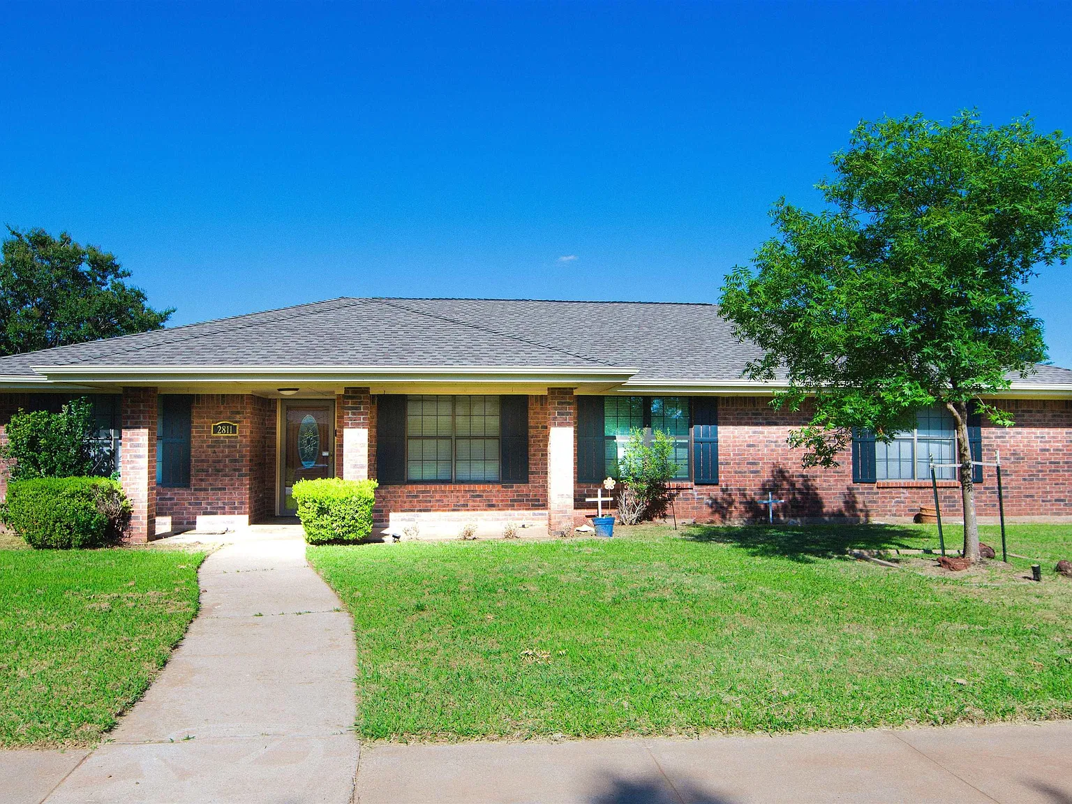 3 bed, 2.5 bath, 1816 sqft, $2,800 — Photo 1