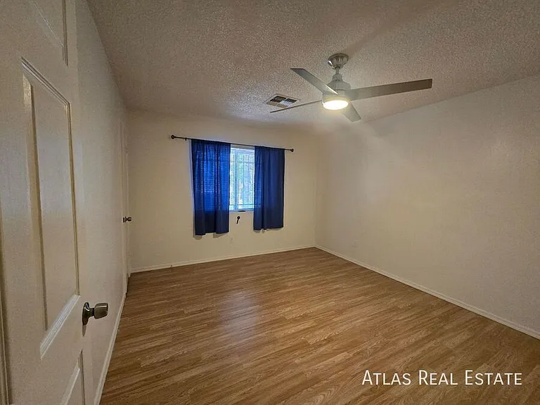 4540 W Maryland Ave — Photo 13