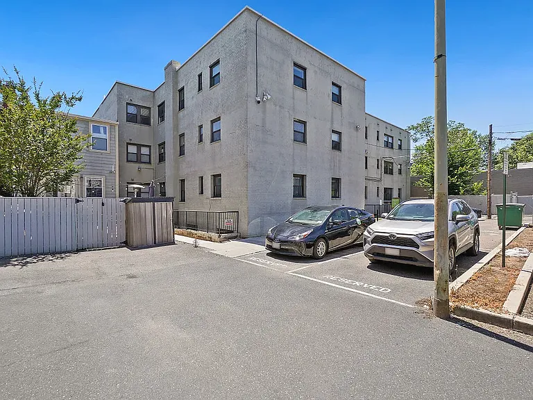 1524 Independence Ave SE #102 — Photo 16