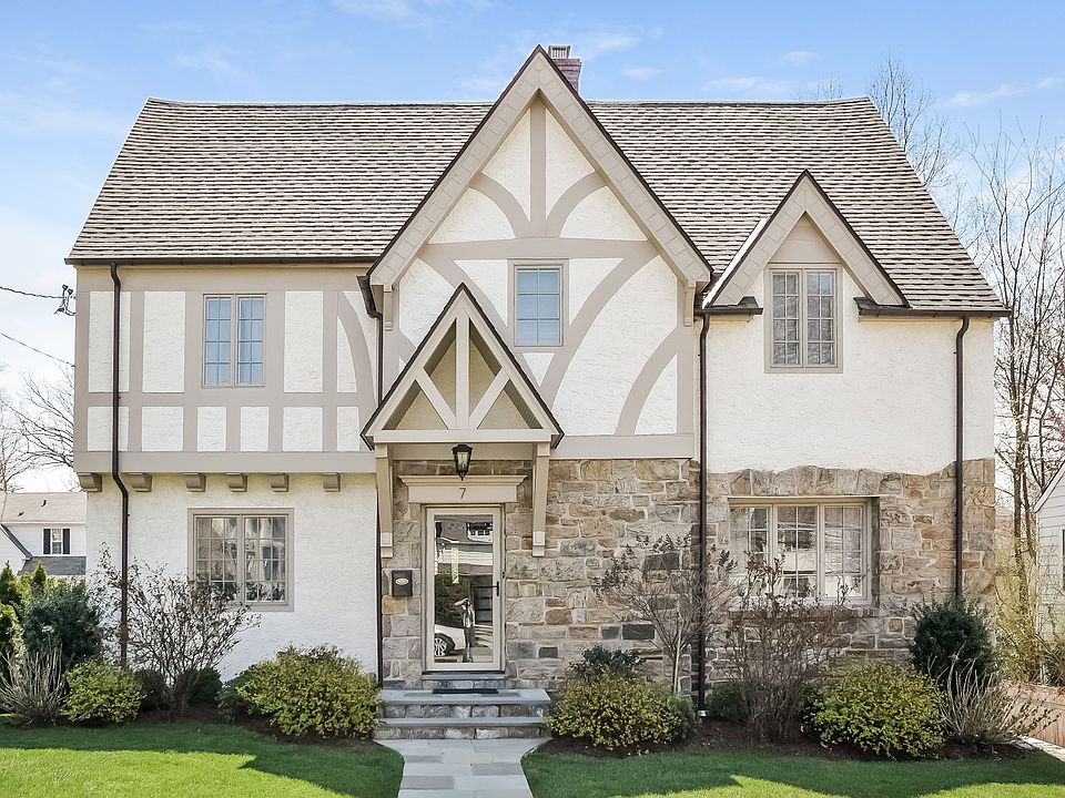 1st image of 7 Byron Ln