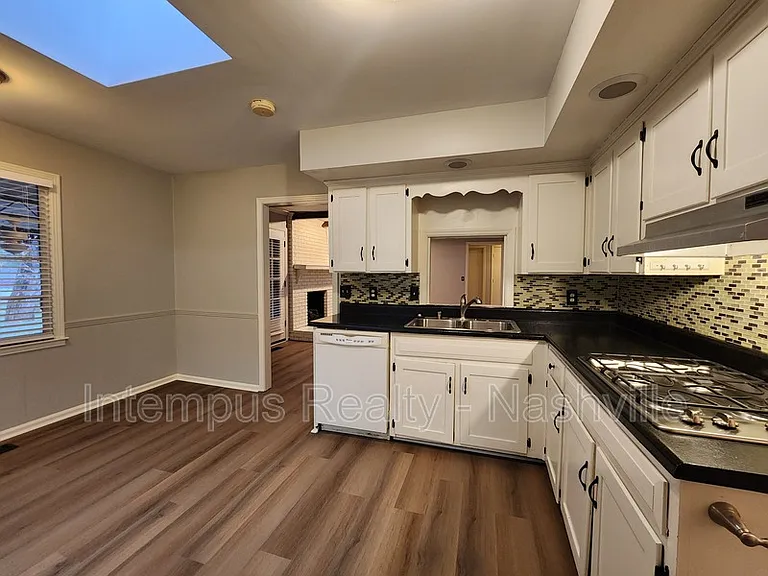 8124 Devens Dr — Photo 19