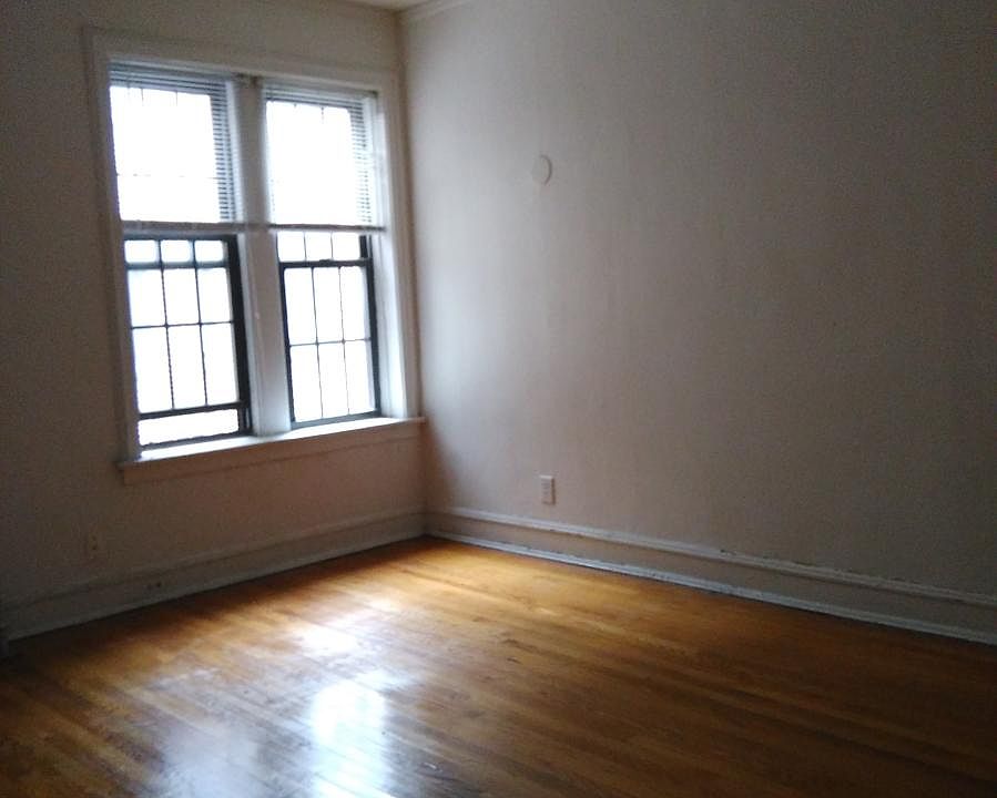 1st image of 1734 W Thome Ave APT 1