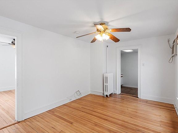 5th image of 125 Deer Park Ave Unit B