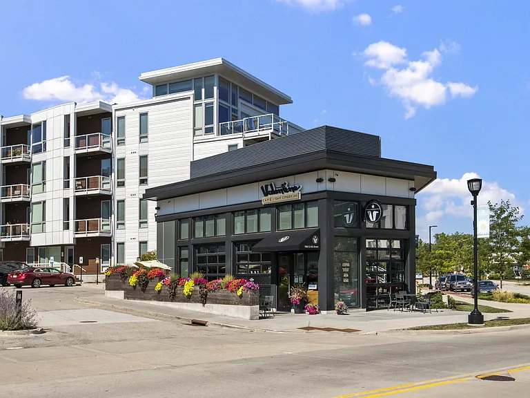 Emerald Row Apartments — Photo 19