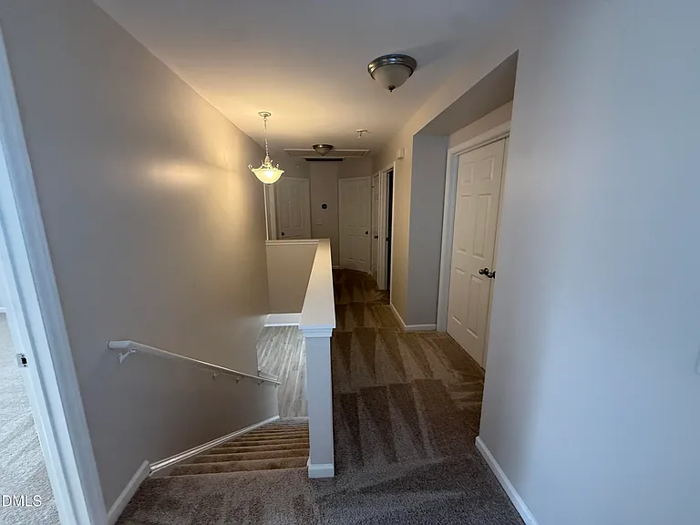 220 Milpass Dr — Photo 10