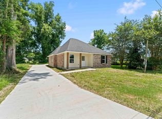 1675 Besson Ln, Sunshine, LA 70780