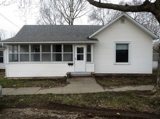 907 College Ave, Dixon, IL 61021