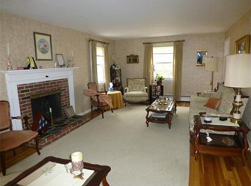 3rd image of 187 West St