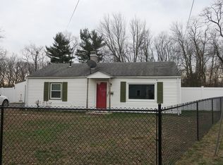 107 Vadnais St, Springfield, MA 01104