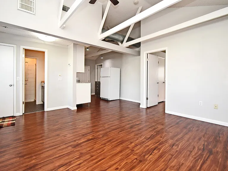 1222 Illinois St — Photo 6