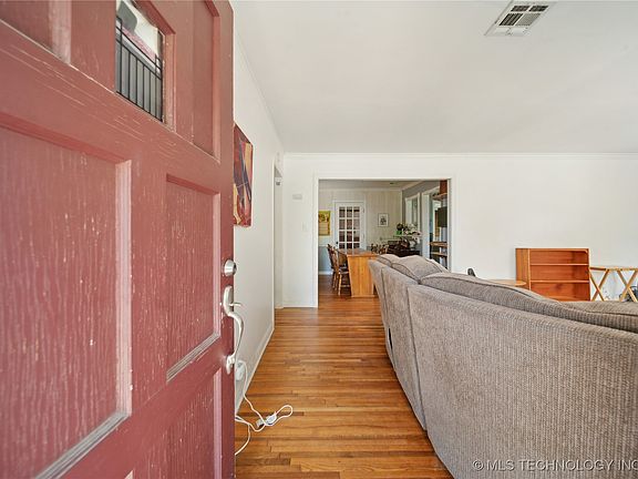 5th image of 46 S Kingston Ave