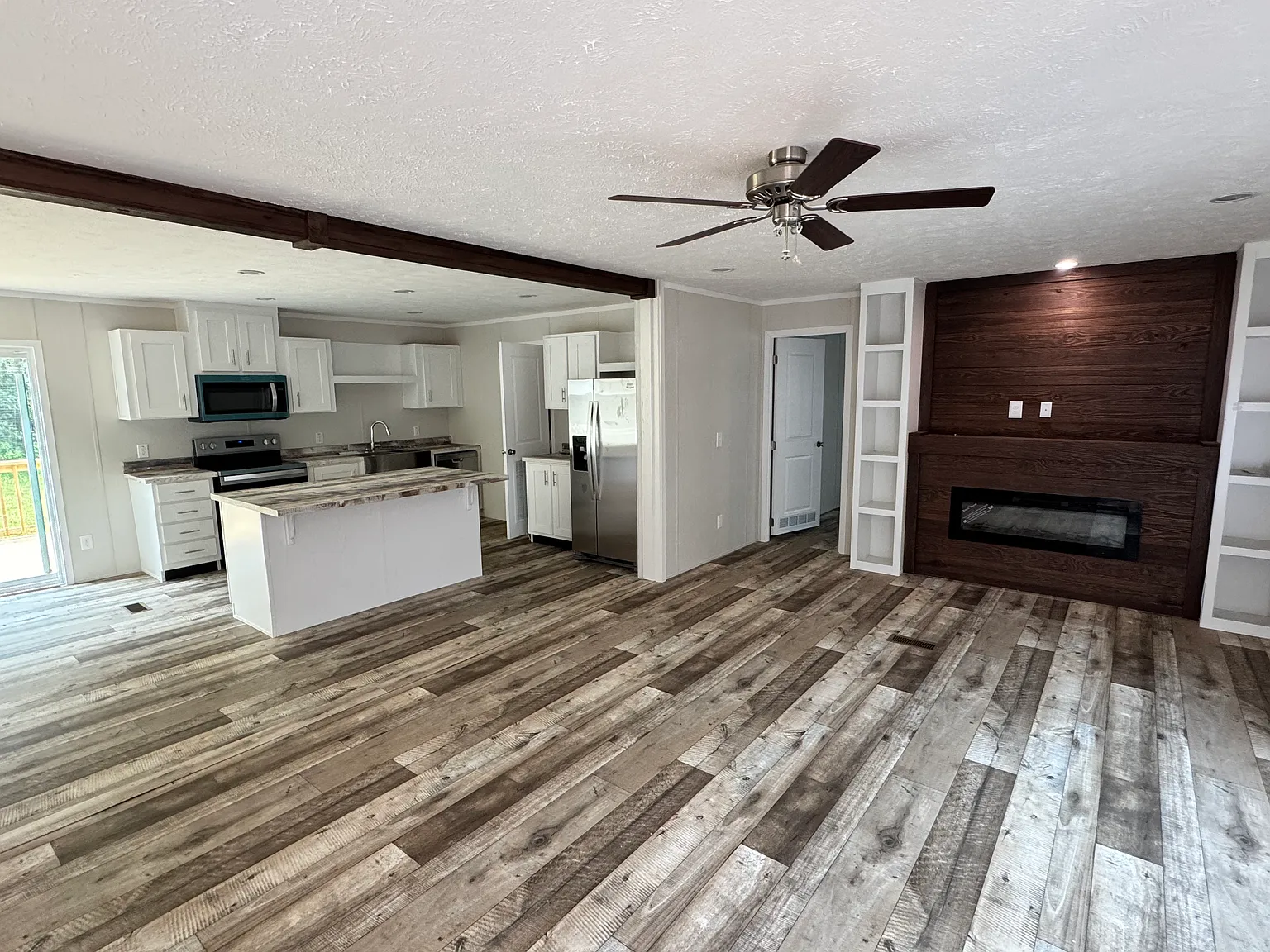 3 bed, $2,000 — Photo 2