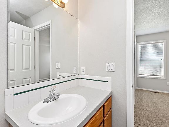 5th image of 525 Ohio Ct