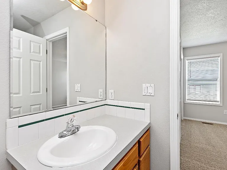 525 Ohio Ct — Photo 5