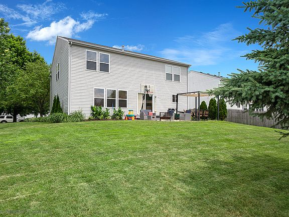 4th image of 304 Briarwood Dr
