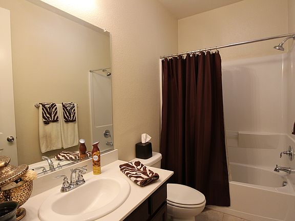 4th image of 597 Del Mar Cir