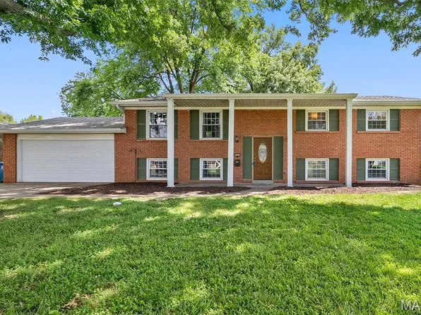 2604 Headland Dr, Saint Charles, MO 63301