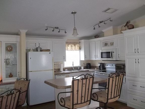 4th image of 682 N Green Cir