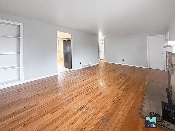 4th image of 3404 W Powers Ave