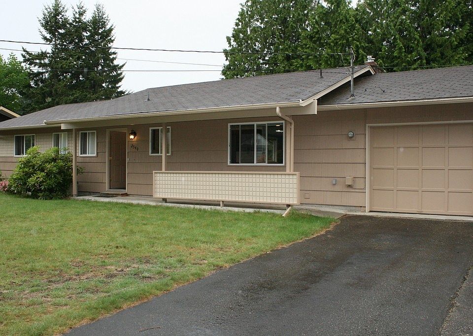 1st image of 2540 Parkwood Dr SE
