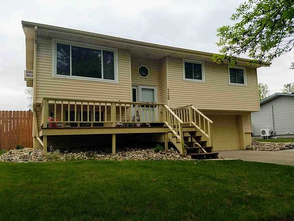 5th image of 726 10th Ave W