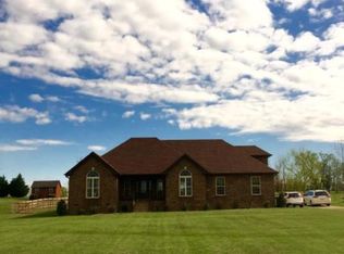 530 Thompson Ln, Cottontown, TN 37048