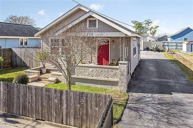 1st image of 712 Estalote Ave
