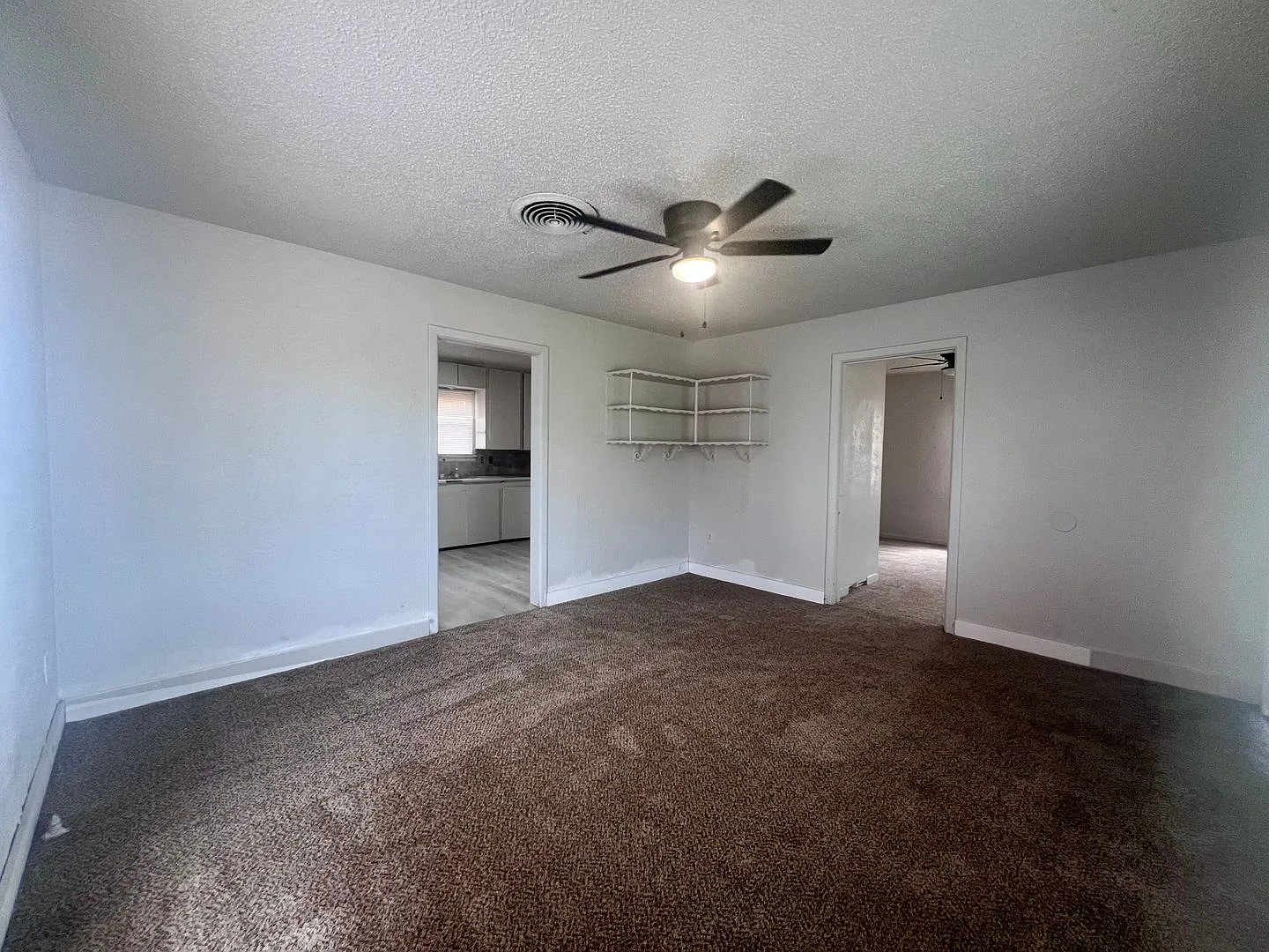 Cozy 1 Bedroom Home — Photo 2