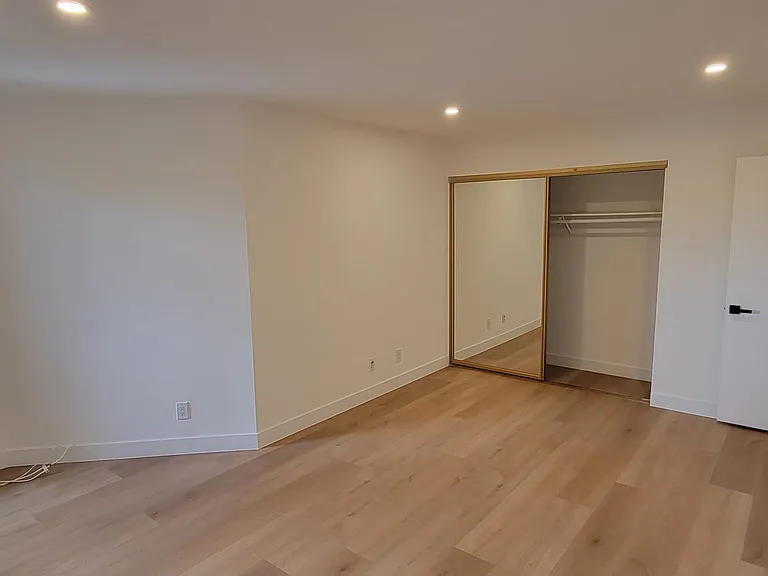 6228 Fulton Ave — Photo 22