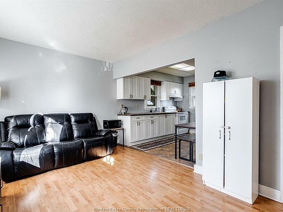 3rd image of 8 Westmoreland Ave