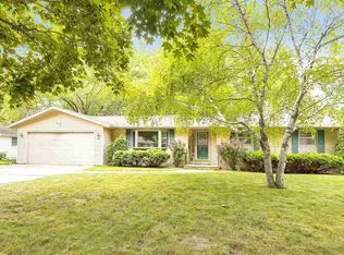 1215 Nova Ln, Green Bay, WI 54304