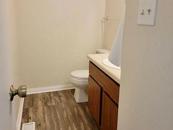 5th image of 905 Upholland Ln