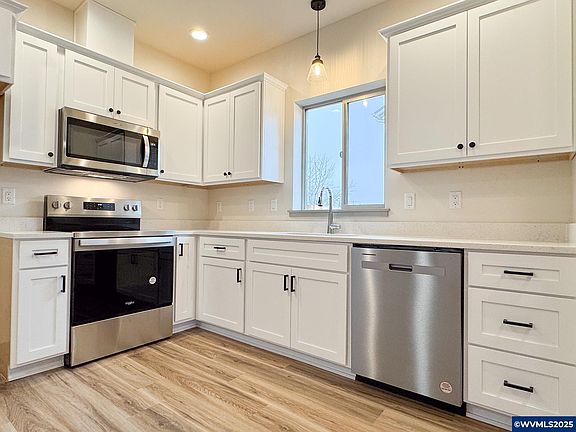 5th image of 4742 Sugarloaf Ln NE