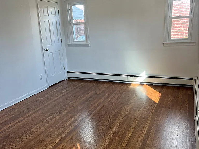 1016 Oaks Dr — Photo 3