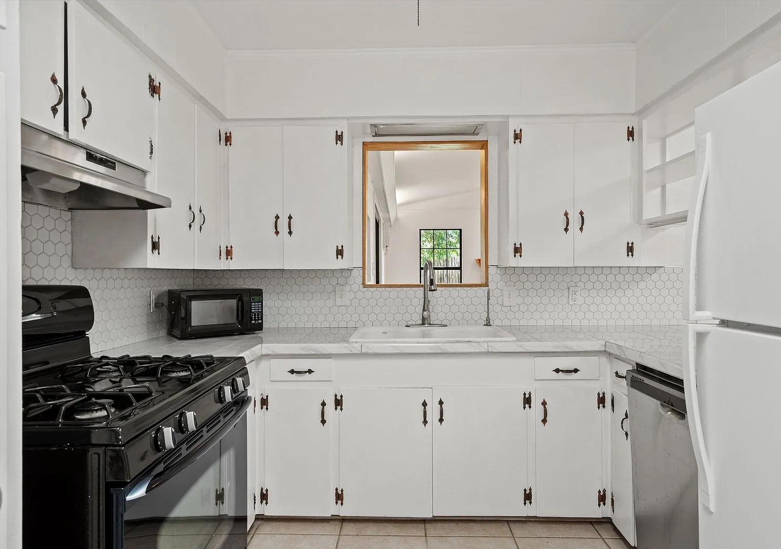 4402 Terrilance Dr, Austin, Texas 78741 — Photo 2