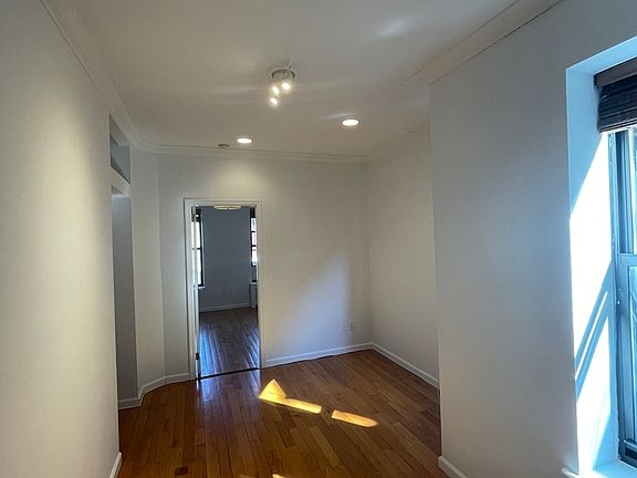 3rd image of 403 W 48th St APT 3D