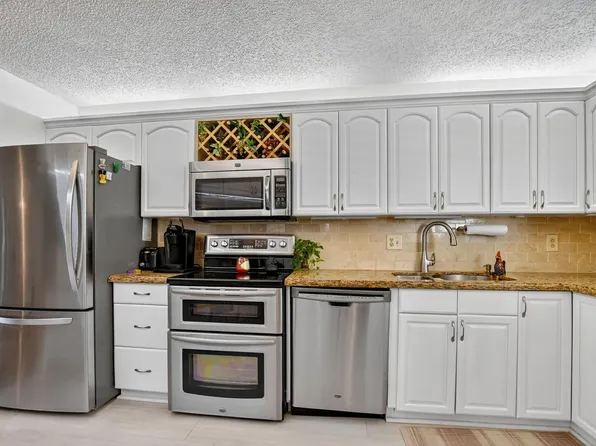 5650 Camino Del Sol #200, Boca Raton, FL 33433