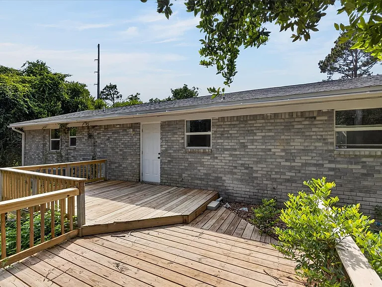 213 Amellia Pl — Photo 22