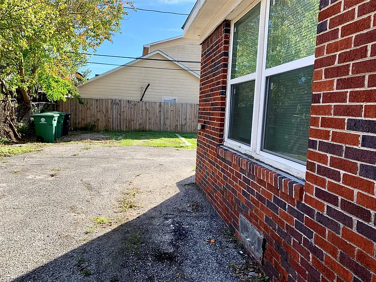 5026 Jefferson St — Photo 21